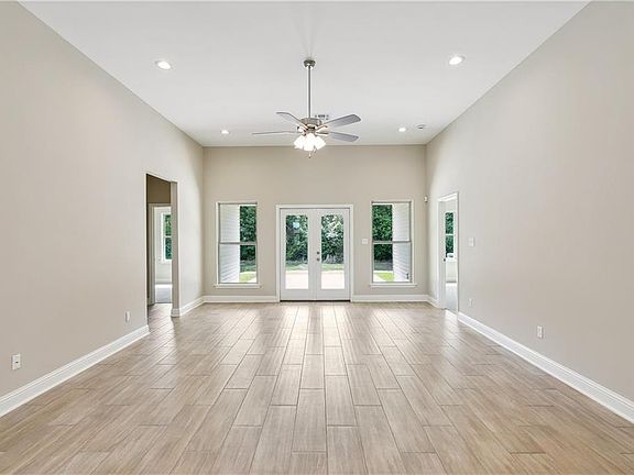 4th image of 2609 Greenville Dr