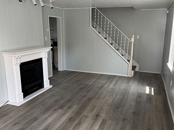 4th image of 817 Ashbaugh Ln