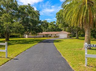 1631 Rosery Rd NE #400, Largo, FL 33771