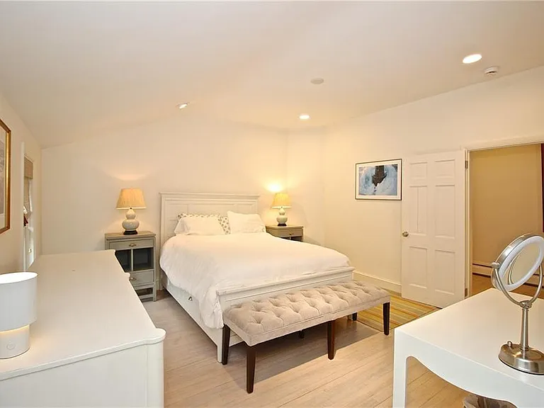 215 Coggeshall Ave — Photo 37
