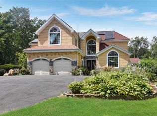 589 Bayville Rd, Locust Valley, NY 11560