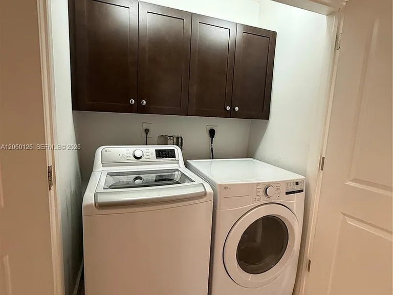 8881 SW 28th St — Photo 37