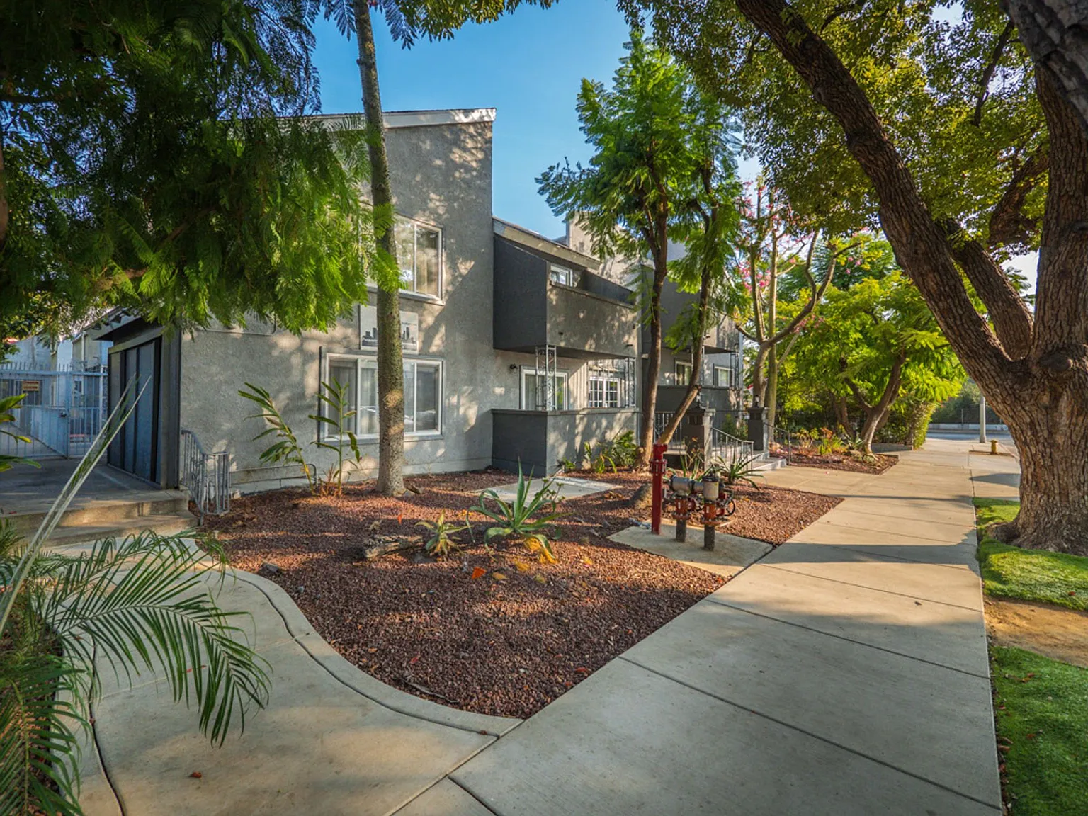 Oakland Gardens — Photo 2