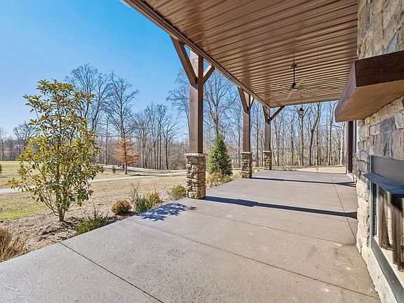 5th image of 1224 Hangar Dr