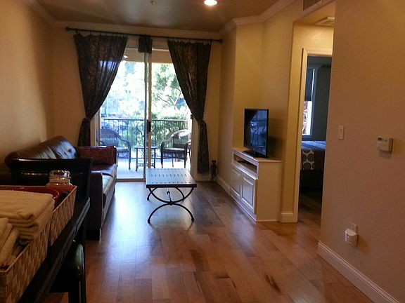 Bright Living Rm w/Hardwood