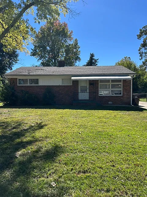 3 bed, $1,295 — Photo 1