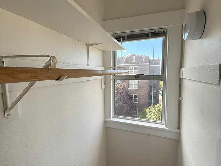 Glen Ellen Apartments — Photo 10