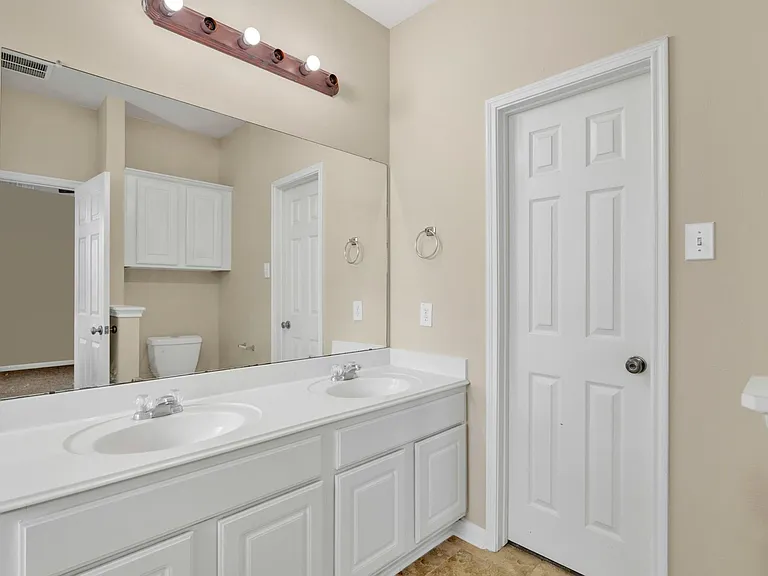 2002 Monarch Hollow Ln — Photo 25