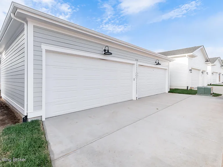 6100 Passionflower Dr #101 — Photo 25