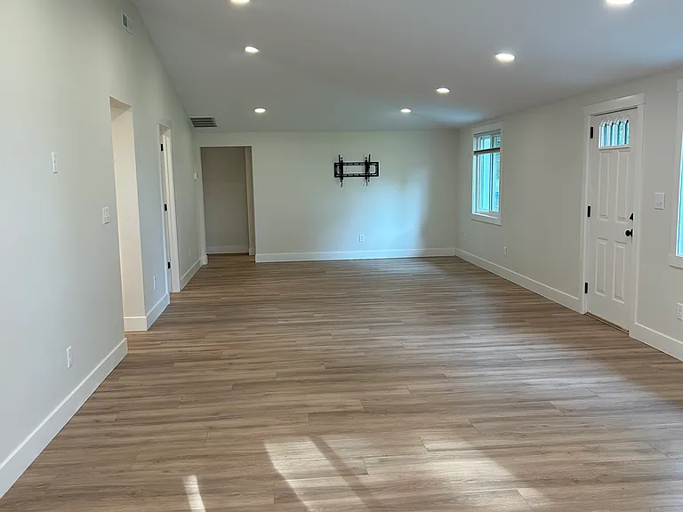 1415 S Oak St — Photo 3
