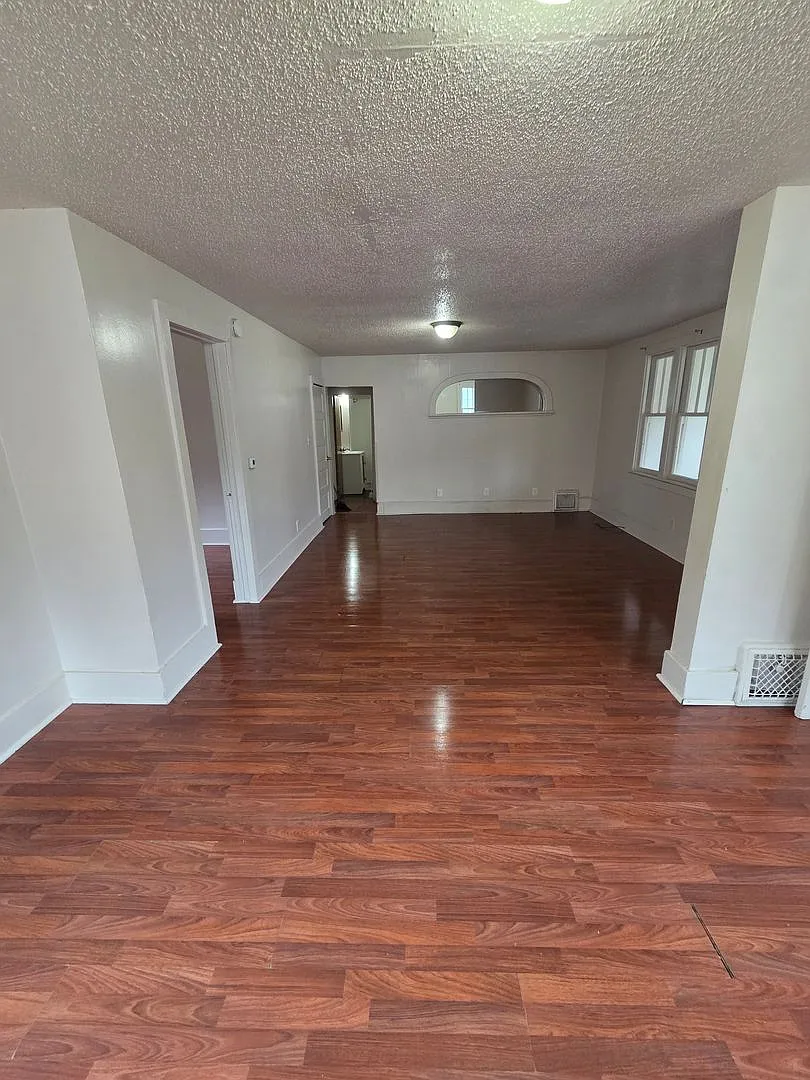 2 bedroom, 1 bath house — Photo 3