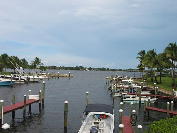 5th image of 322 SE Saint Lucie Blvd