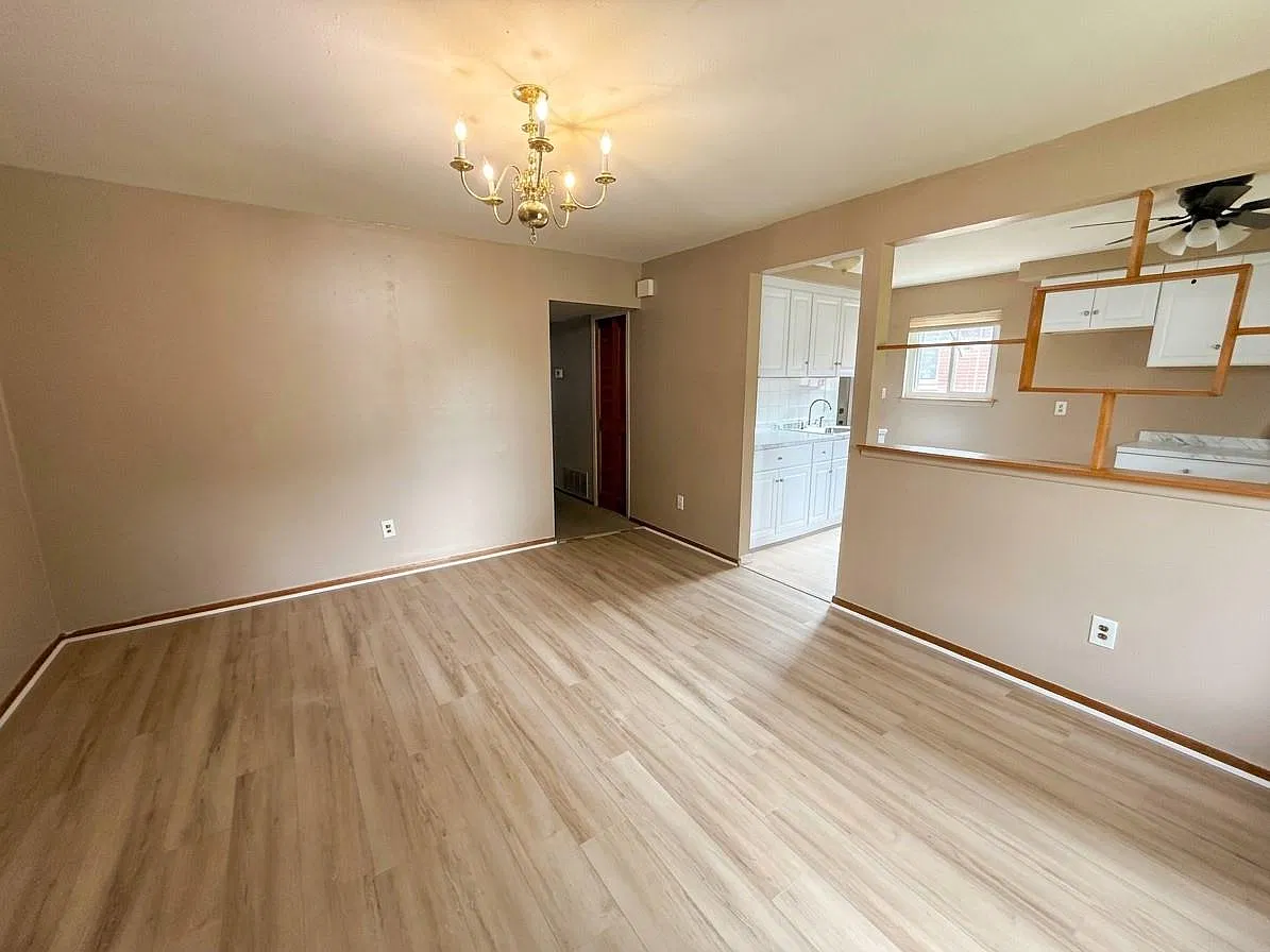 3 bed, 1.0 bath, 1000 sqft, $1,700 — Photo 3