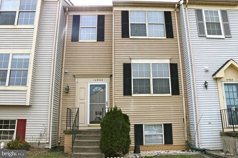 4 bed, 3.5 bath, 1956 sqft, $2,650 — Photo 1