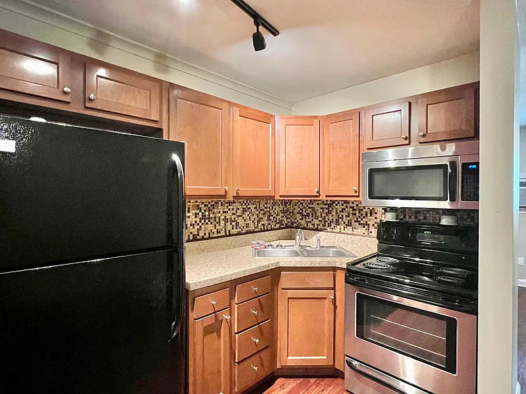 630 Central Ave #209 — Photo 5