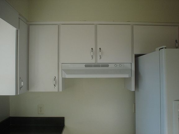 2nd image of 606 Clayton Cir