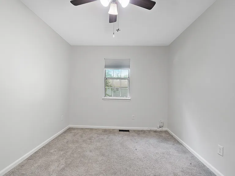 945 Captains Ct — Photo 25