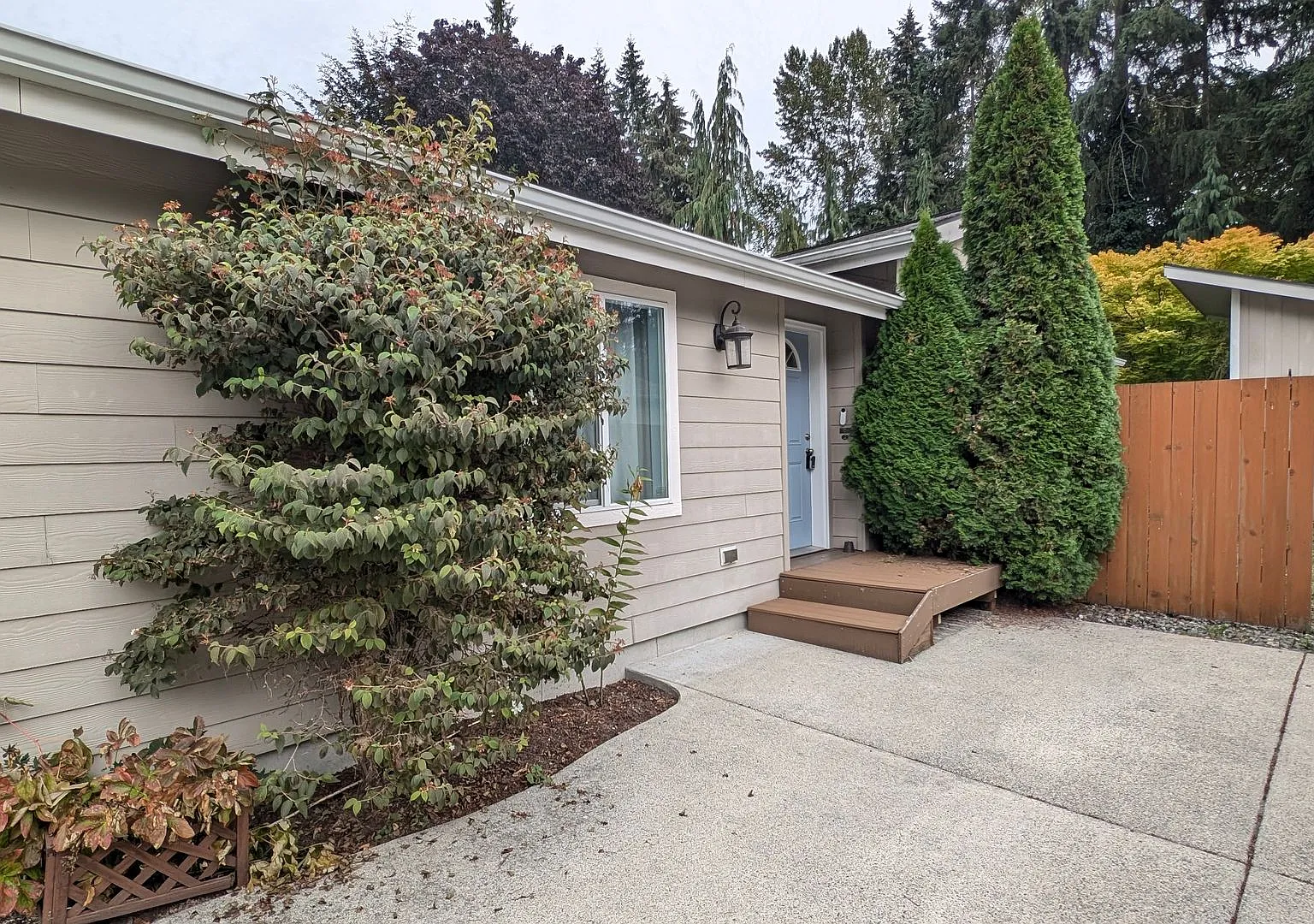 Bothell Thrashers Corner 2 Bedroom Rambler with office & hobby room — Photo 2