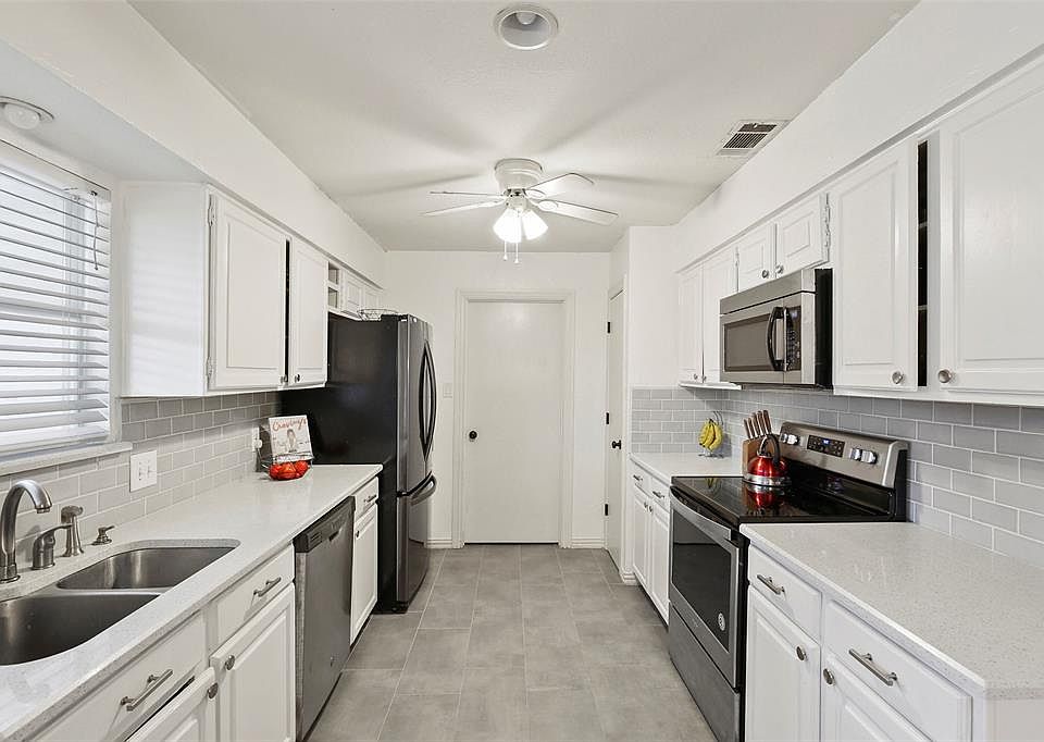 1st image of 1332 Lark Ln
