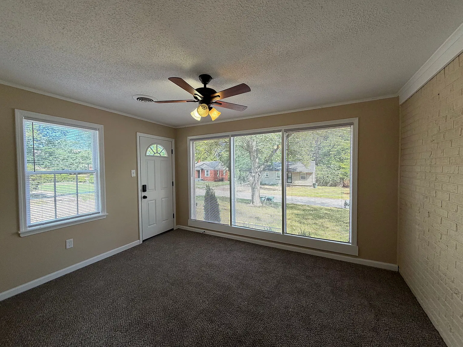 3143 Saint Charles Dr — Photo 2