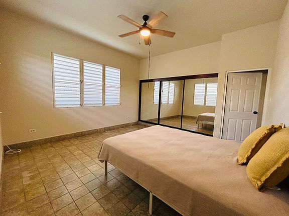 Large bedroom, high ceilings,wall to wall closet with mirrors.