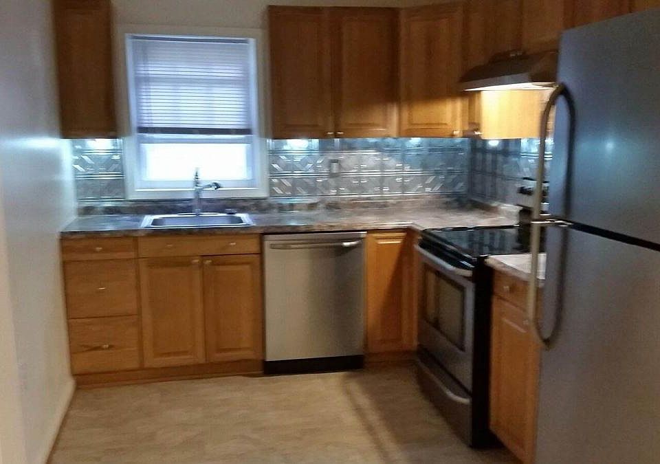 1st image of 1872 Cedar Dr APT 2