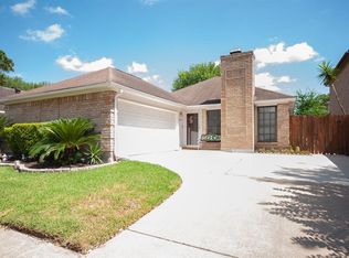 8118 Misty Ridge Ln, Houston, TX 77071