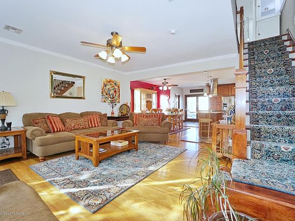3rd image of 157 Mathews Ave