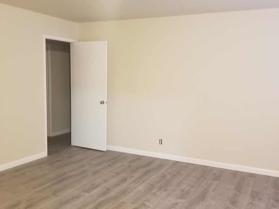 1st image of 2609 Skylark Dr