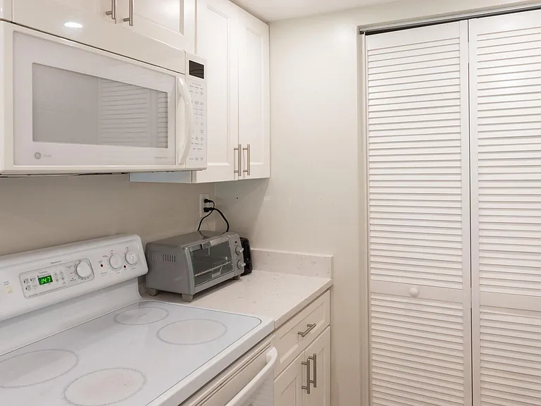 20 Greenbrier St #3-105 — Photo 17