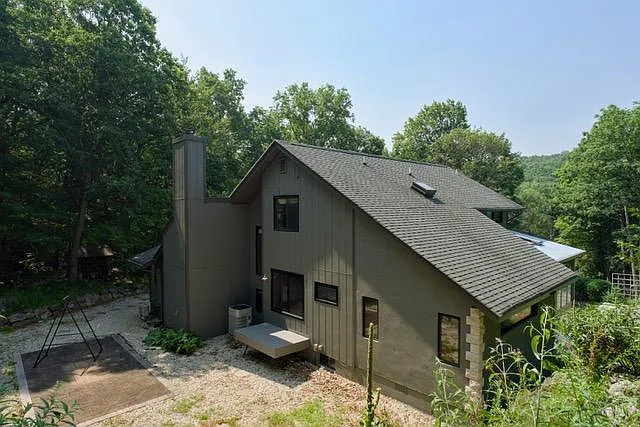 329 Glen Rd — Photo 6
