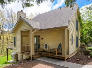 416 Hickory Dr, Tannersville, PA 18372
