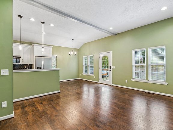 4th image of 322 Stratford Rd