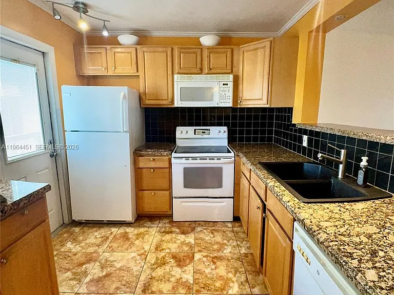 609 NE 14th Ave #706 — Photo 5
