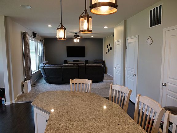 3rd image of 1406 Poplartree Pl