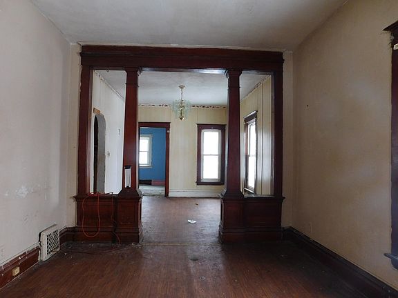 4th image of 617 Dwight Ave