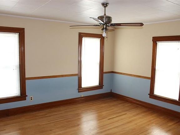5th image of 94 Schonhardt St