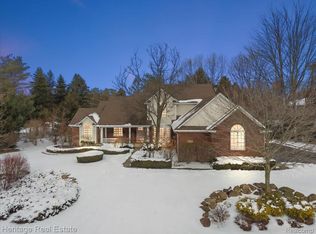 174 Howland Pines Dr, Oxford, MI