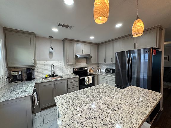 3rd image of 2717 Mission St