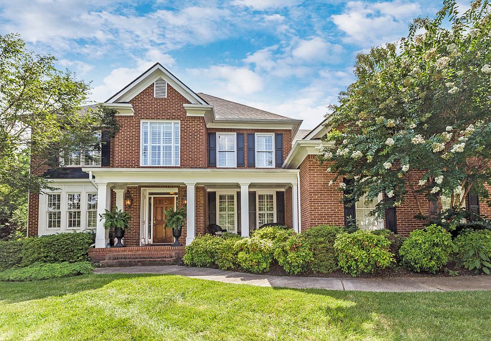 1st image of 935 Blackstone Dr