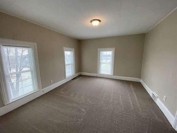 2nd image of 314 S Linn St #2