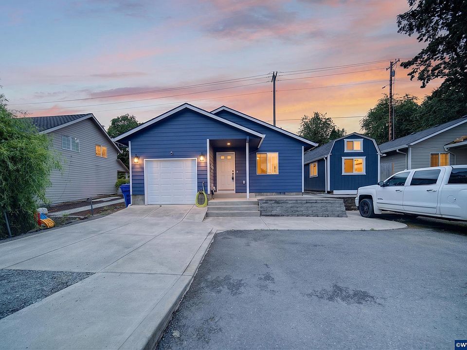 1st image of 928 Trust Ln SE