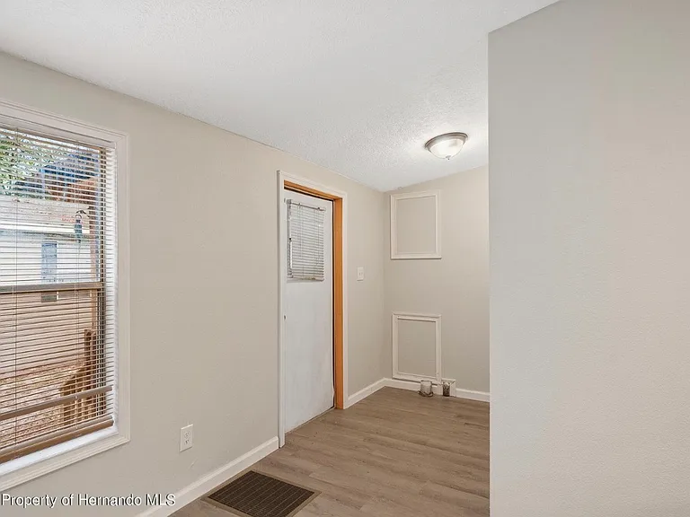 138 Arkays Ave — Photo 10