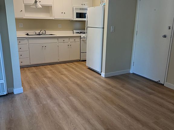 3rd image of 1040 Wass St #1