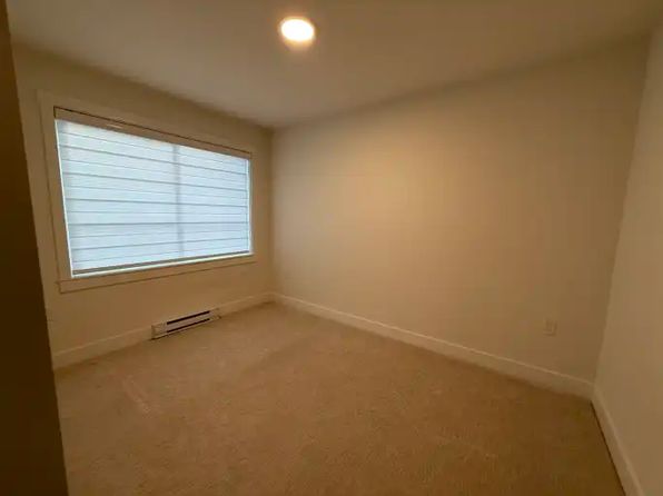 3 bedroom rental in Surrey — photo 10