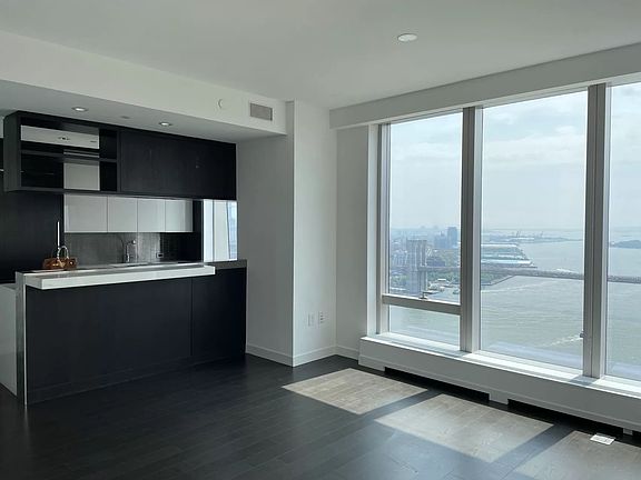 3rd image of 252 South St #35L