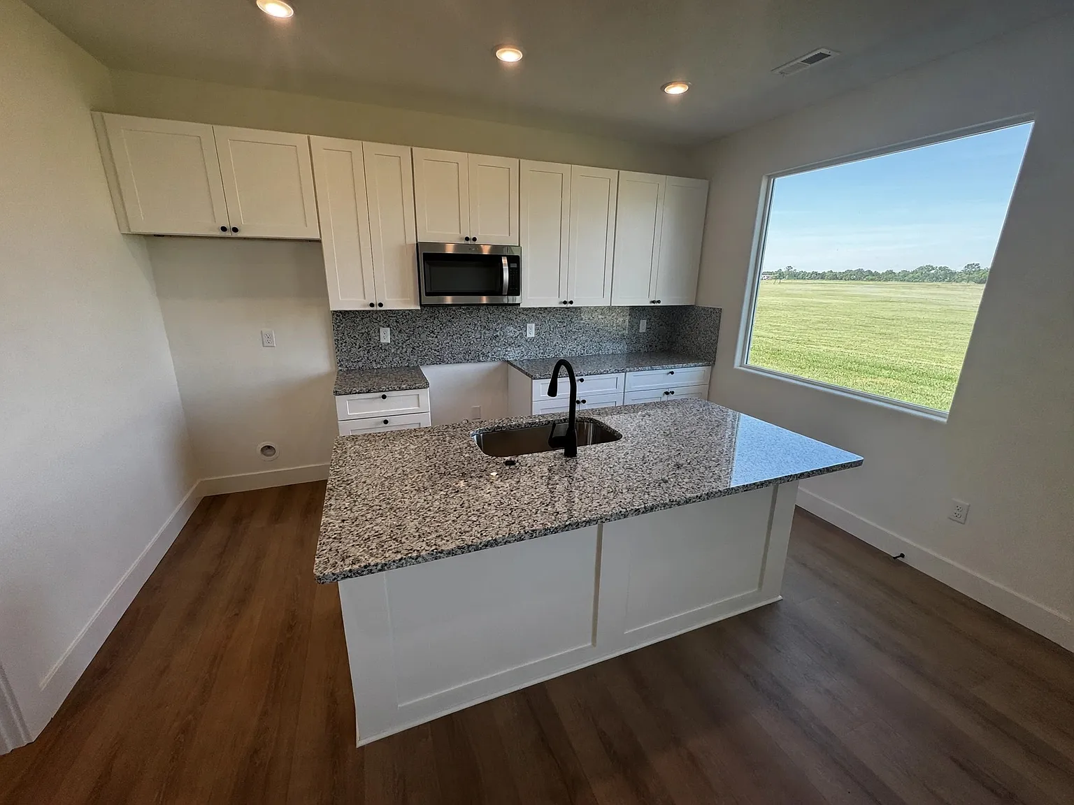 4 bed, 1650 sqft, $1,800 — Photo 3