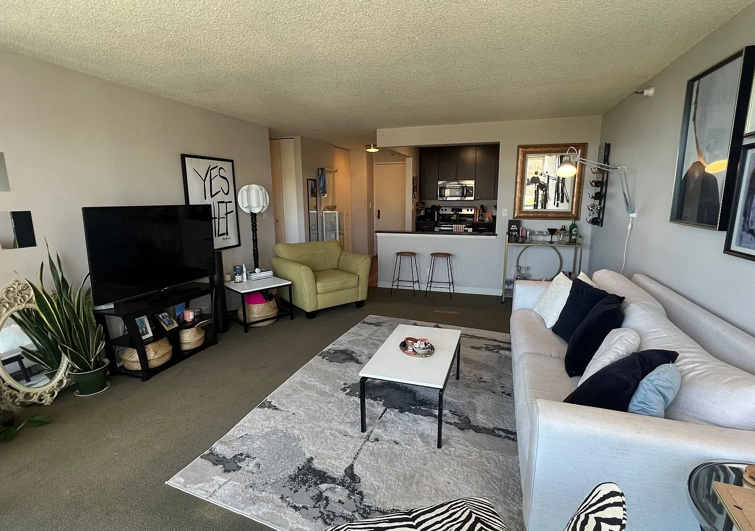 Luxury High-Rise Condo with Stunning Lake Michigan Views 250 move in credit** — Photo 4