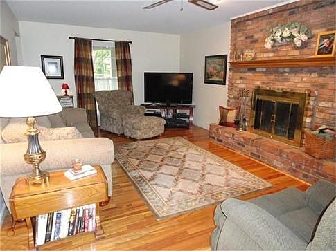 5th image of 10431 Gateway Dr