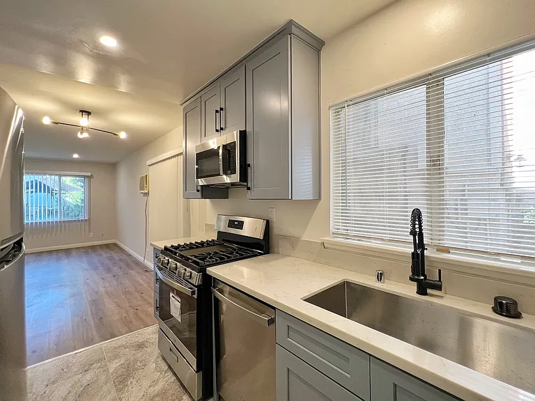 231 S Hudson Ave #15 — Photo 7